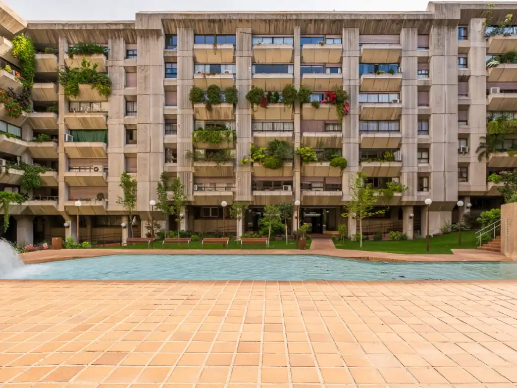 Piscina de Pis en venda en Madrid