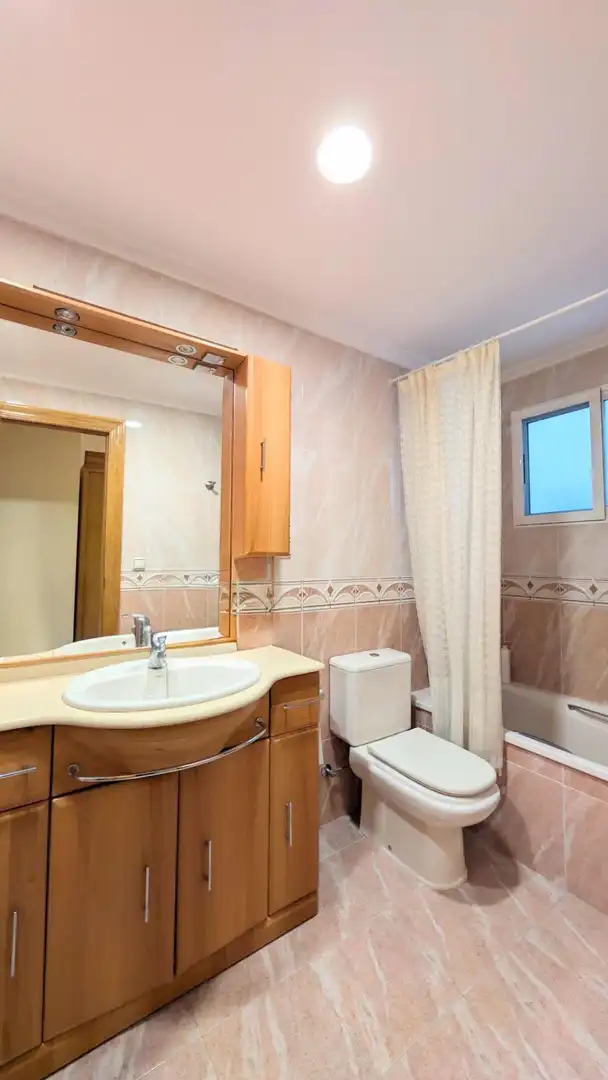 Bathroom of Flat for sale in Elche / Elx  with Air Conditioner and Balcony