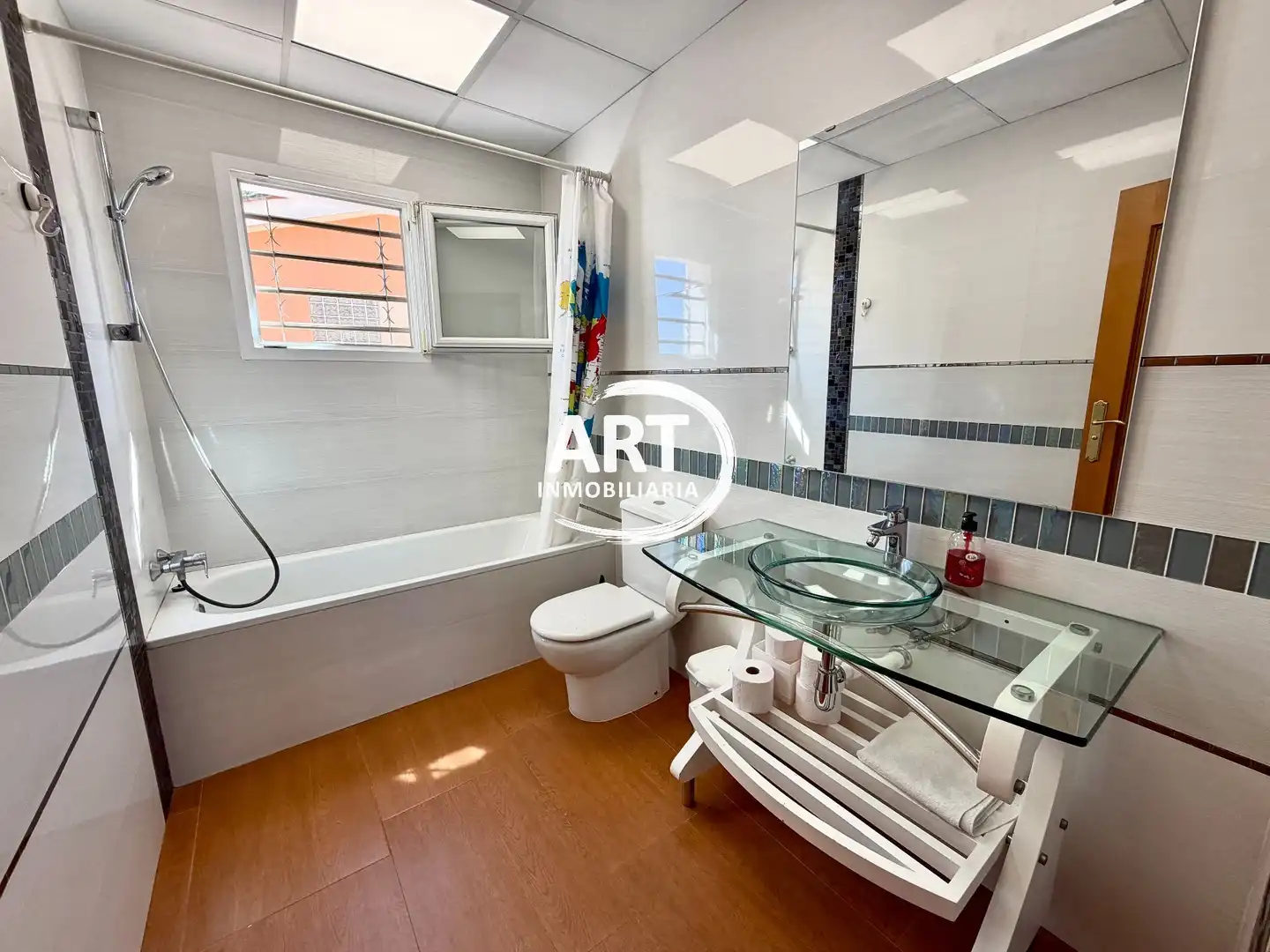 Baño de Casa o chalet en venta en L'Eliana con Calefacción, Jardín privado y Terraza