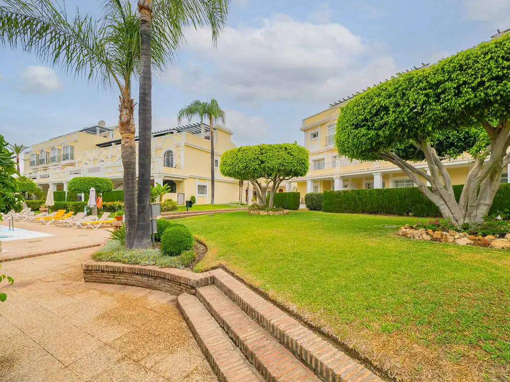 Jardín de Dúplex en venta en Marbella con Piscina