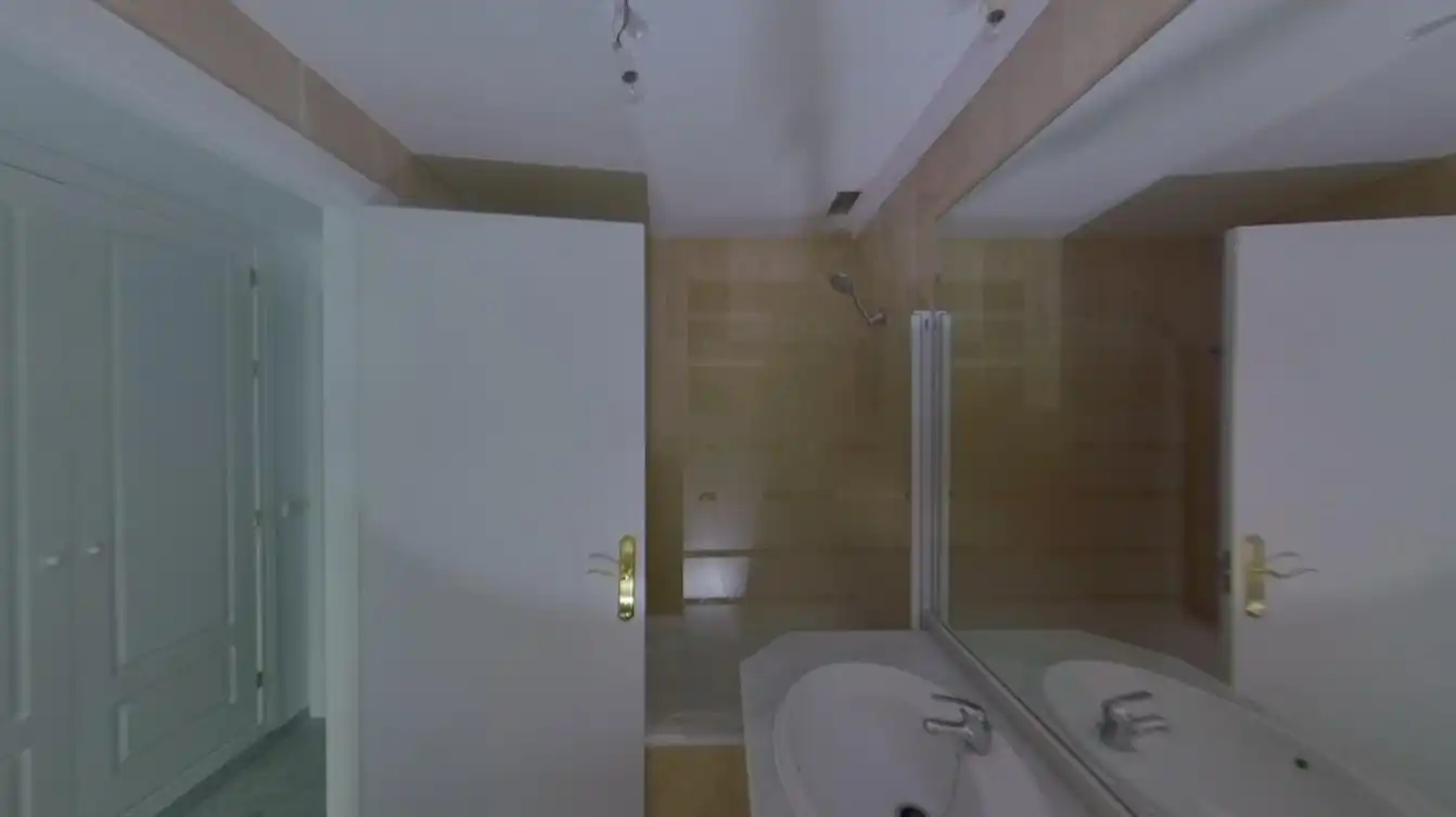Baño de Piso en venta en Marbella con Piscina