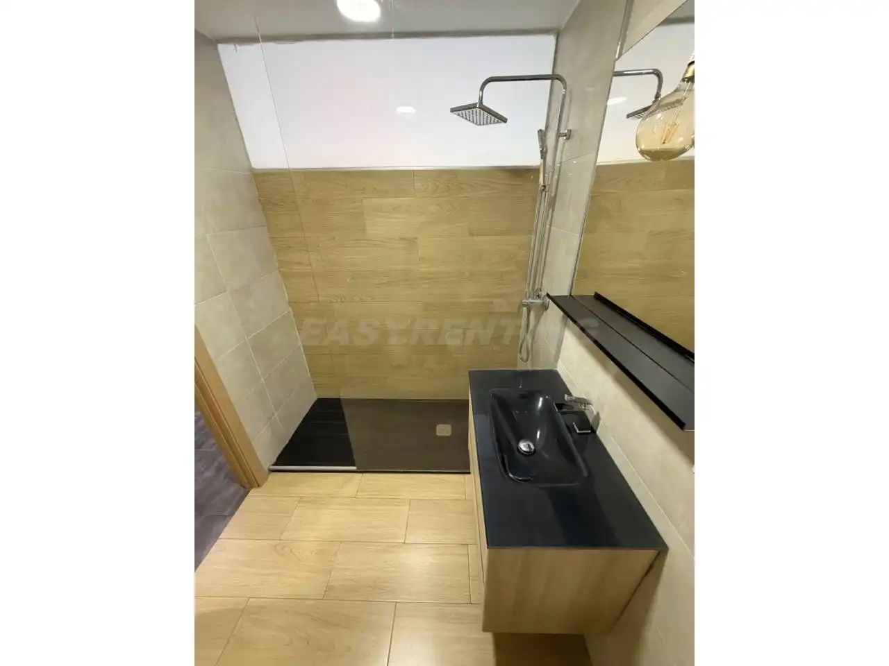 Baño de Piso en venta en La Línea de la Concepción con Terraza, Amueblado y Alarma