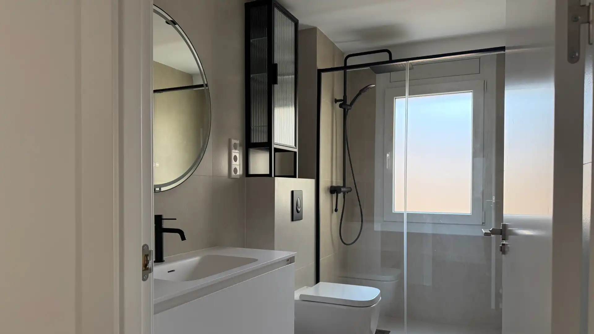 Badezimmer von Wohnung zum Verkauf in Reus mit Klimaanlage und Heizung