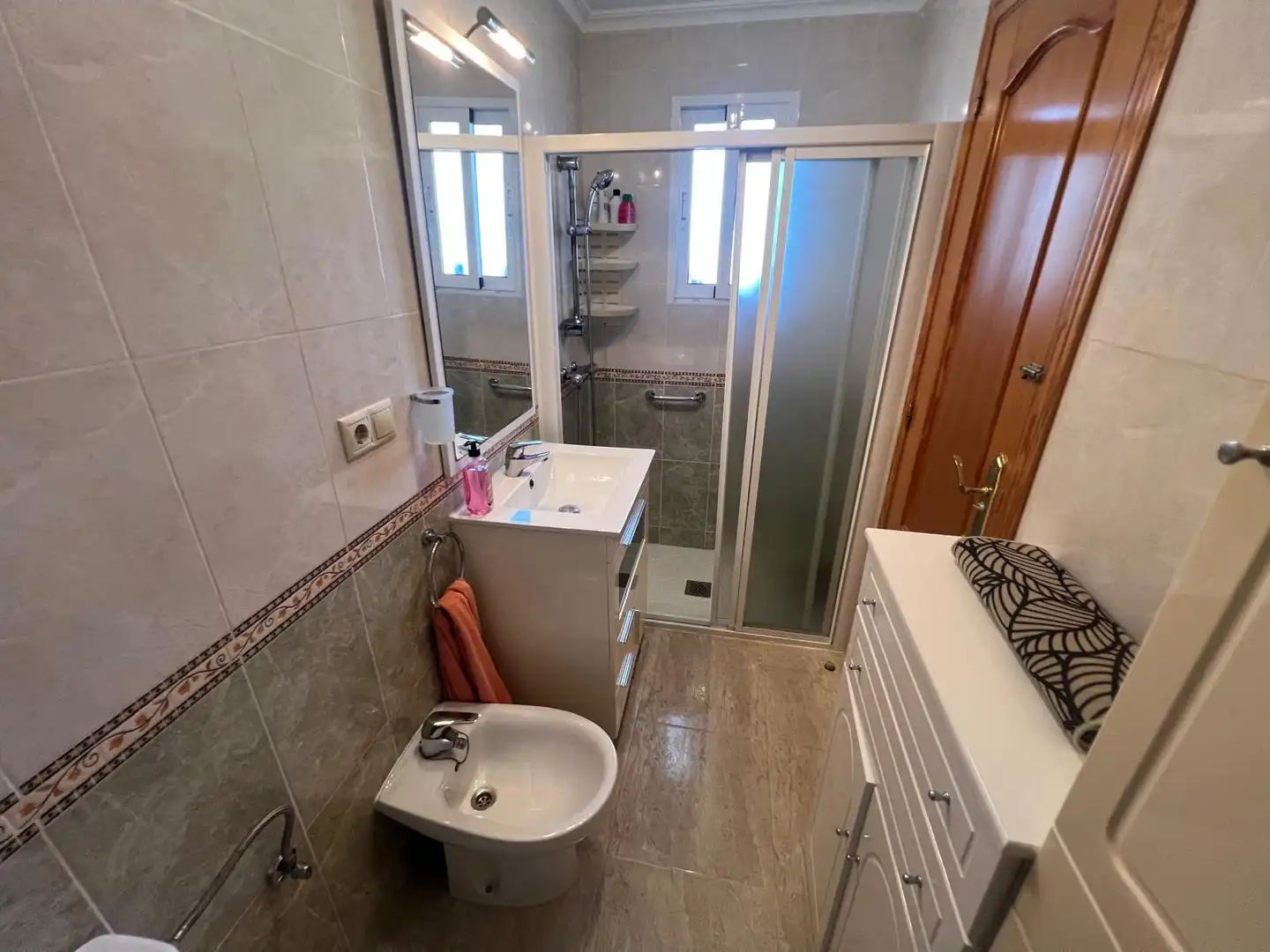 Baño de Apartamento en venta en Torrevieja con Aire acondicionado, Terraza y Trastero