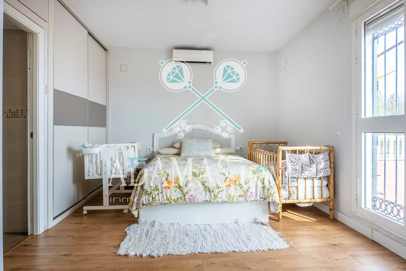 Habitación de Casa o chalet en venta en Valencina de la Concepción con Aire acondicionado, Calefacción y Jardín privado