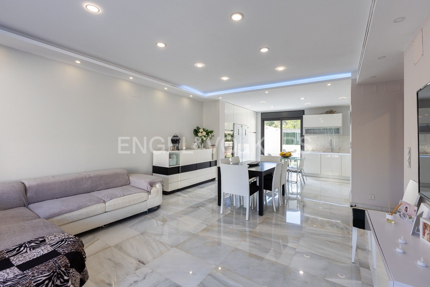 Sala d'estar de Casa o xalet en venda en Paterna amb Aire condicionat, Calefacció i Jardí privat