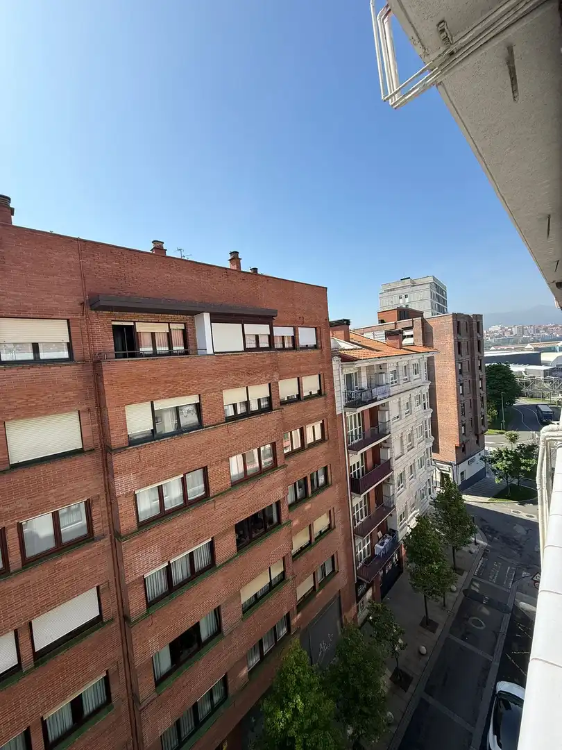 Außenansicht von Wohnung zum Verkauf in Erandio mit Heizung, Abstellraum und Balkon
