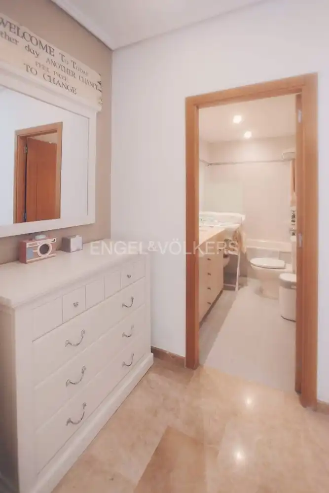 Baño de Piso en venta en Valencia con Aire acondicionado, Calefacción y Amueblado