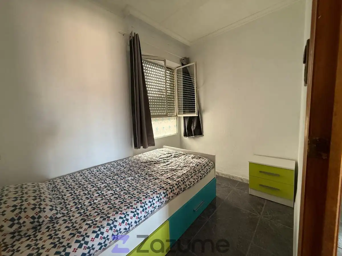 Habitación de Piso de alquiler en Requena con Amueblado, Horno y Lavadora