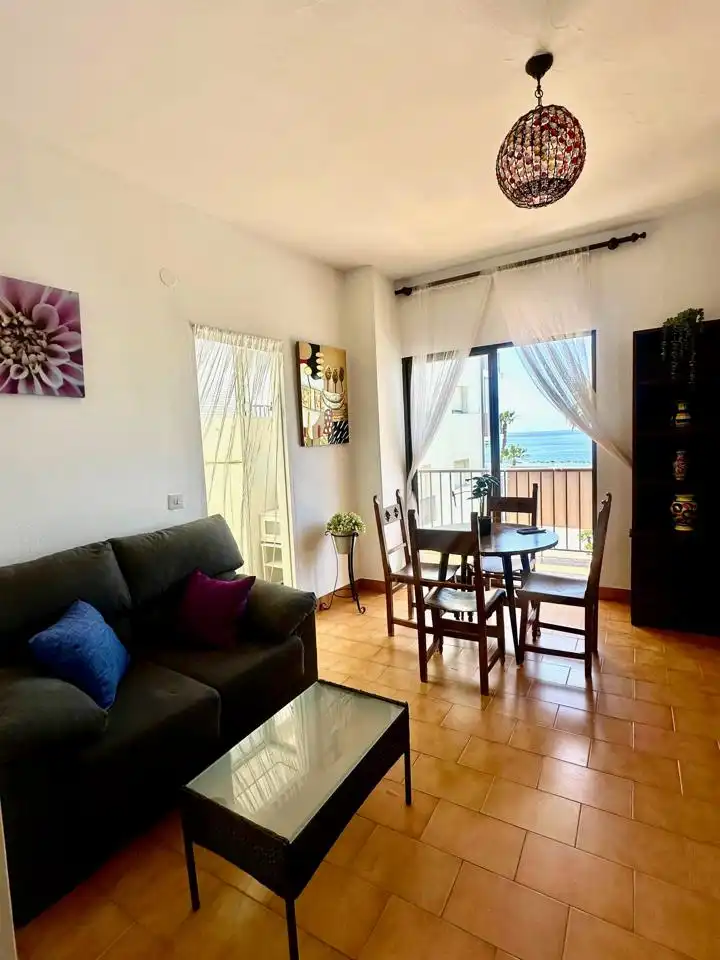 Sala de estar de Apartamento en venta en Almuñécar con Aire acondicionado, Amueblado y Balcón
