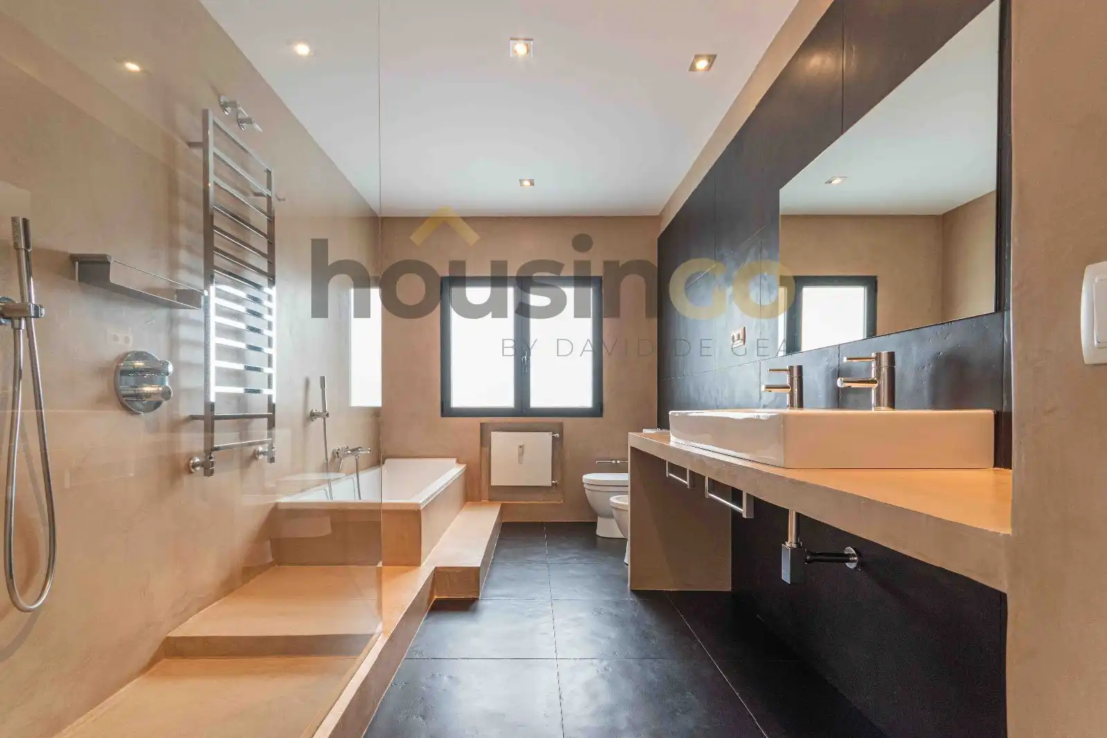 Bathroom of Flat for rent in Madrid  with Air Conditioner, Heating and Terrace