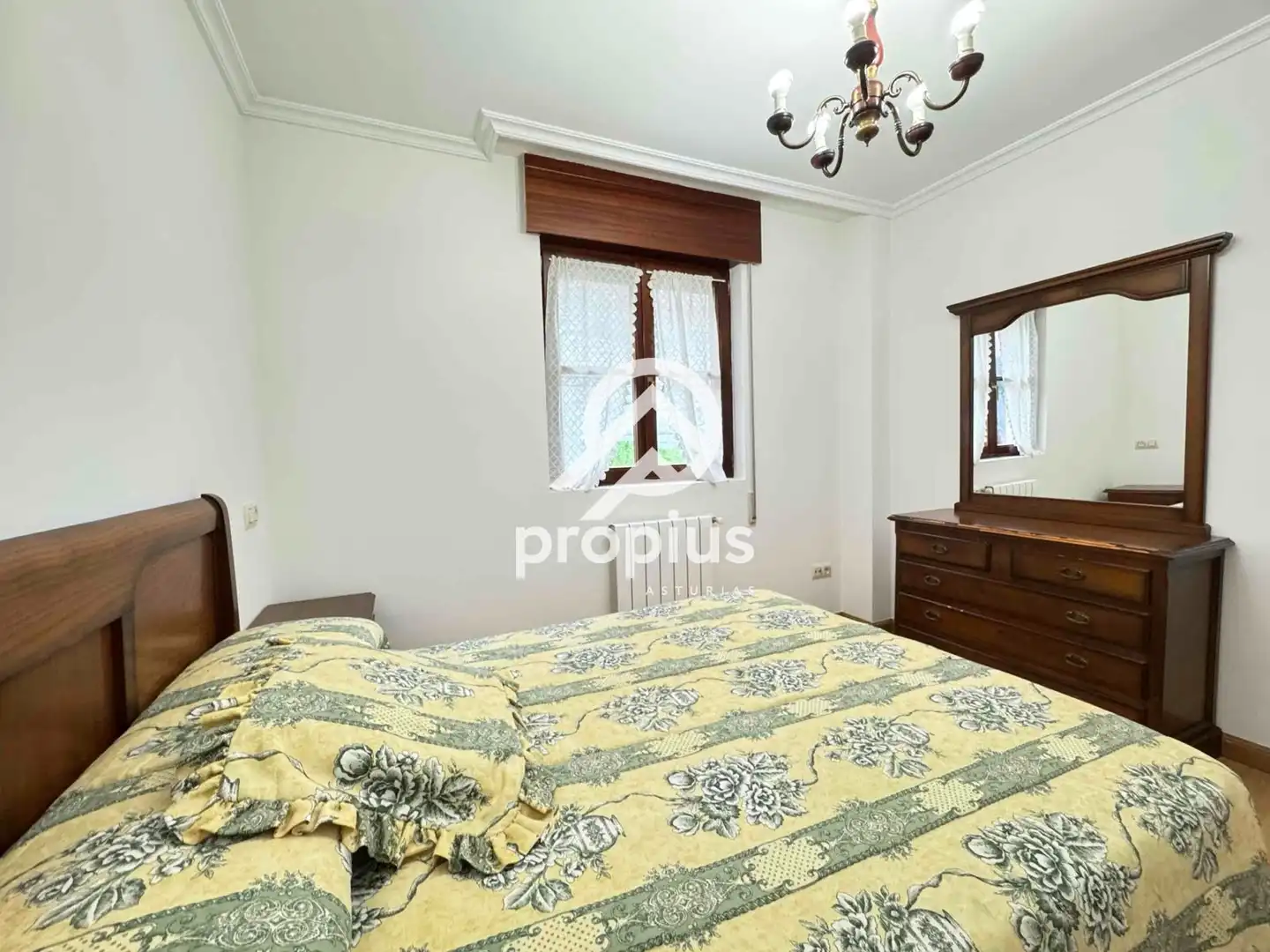Habitación de Casa adosada en venta en Piloña con Calefacción, Jardín privado y Parquet