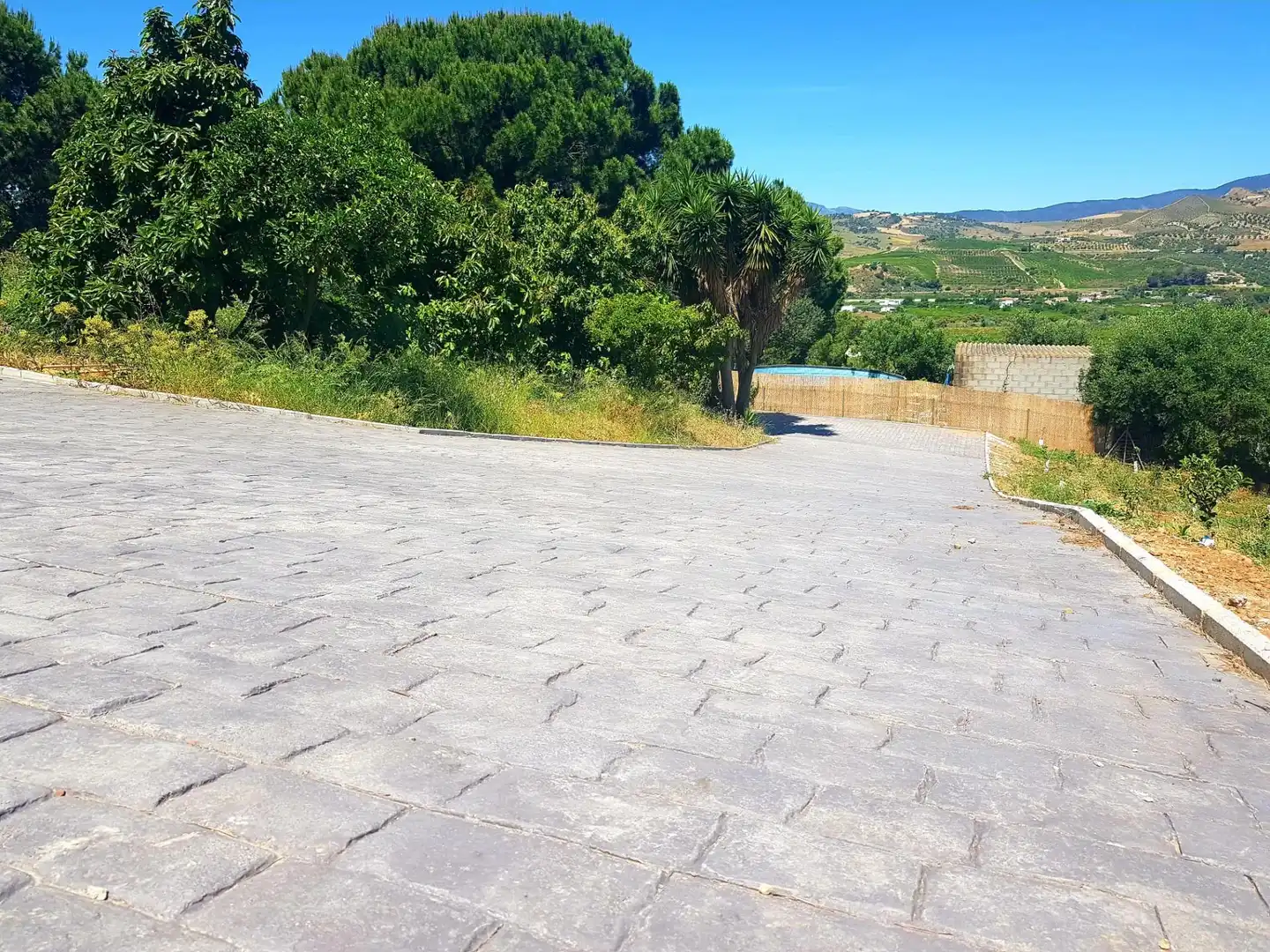 Vista exterior de Casa o xalet en venda en Pizarra amb Aire condicionat, Calefacció i Jardí privat
