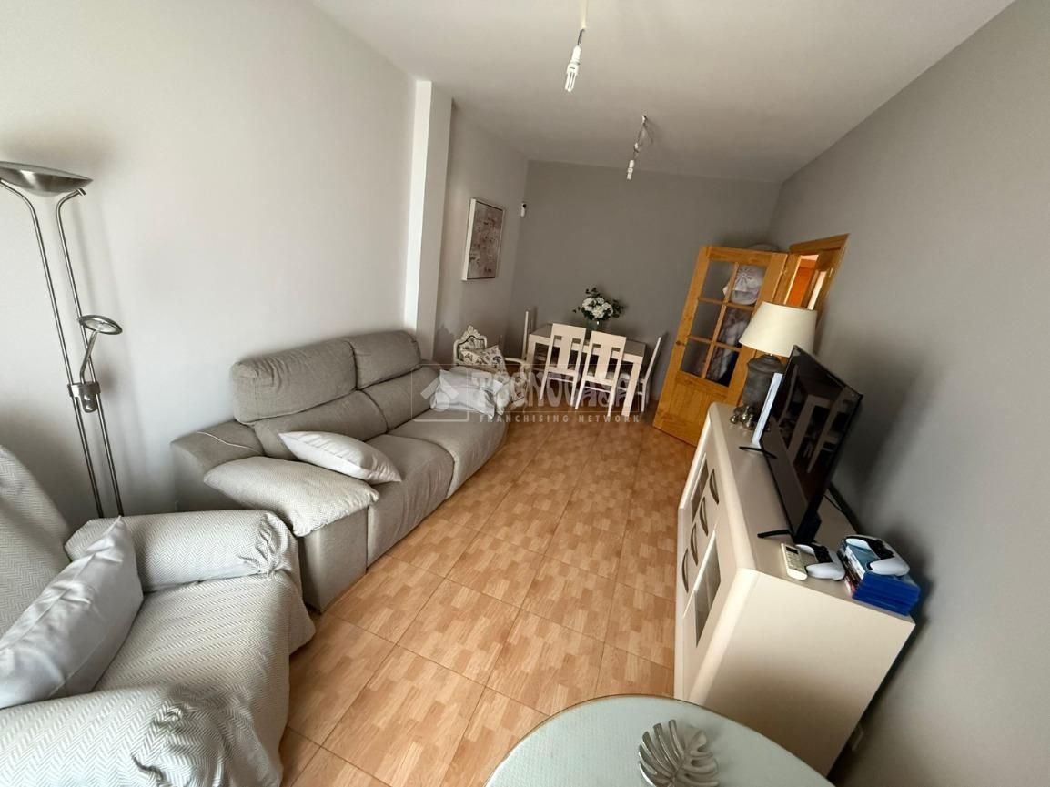 Sala d'estar de Casa o xalet en venda en La Albuera amb Aire condicionat, Terrassa i Moblat