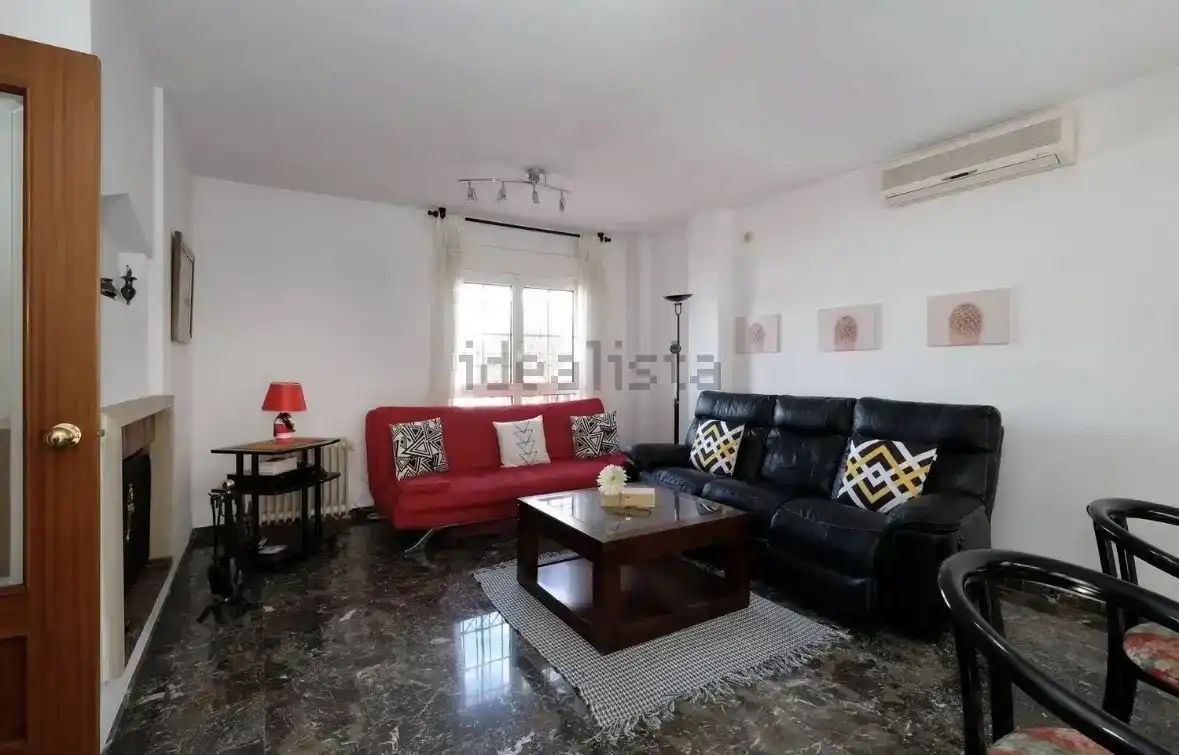 Sala d'estar de Casa adosada en venda en  Granada Capital amb Aire condicionat i Balcó