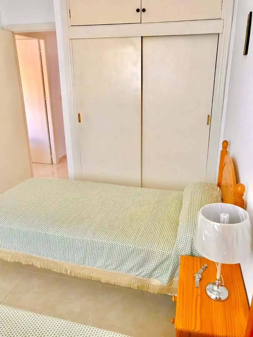 Dormitori de Dúplex de lloguer en La Manga del Mar Menor amb Terrassa, Piscina i Moblat