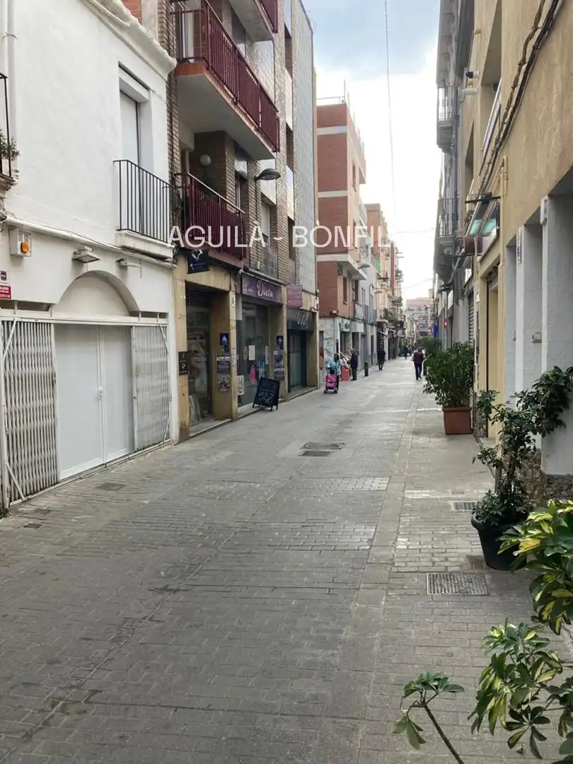Exterior view of Commercial properties for rent in Badalona