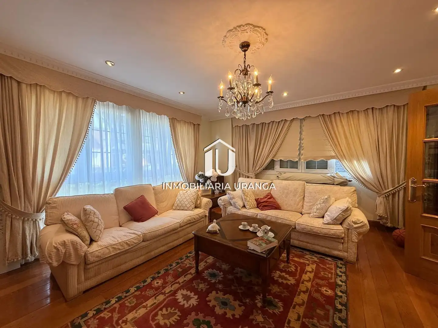 Sala de estar de Casa o chalet en venta en Laredo con Calefacción, Jardín privado y Terraza