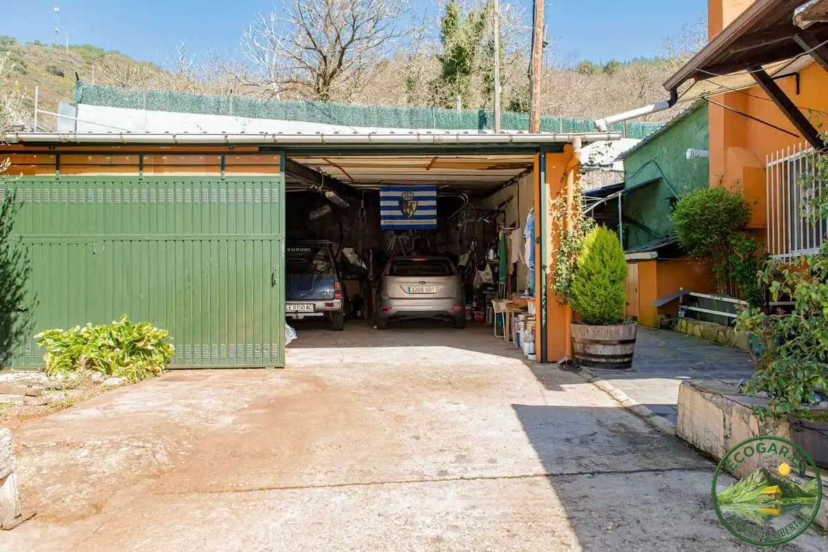 Parking de Casa o chalet en venta en Trabadelo con Calefacción y Amueblado