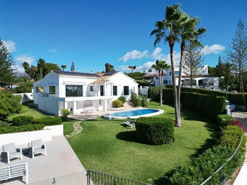 Außenansicht von Haus oder Chalet zur Miete in Marbella mit Klimaanlage, Heizung und Privatgarten