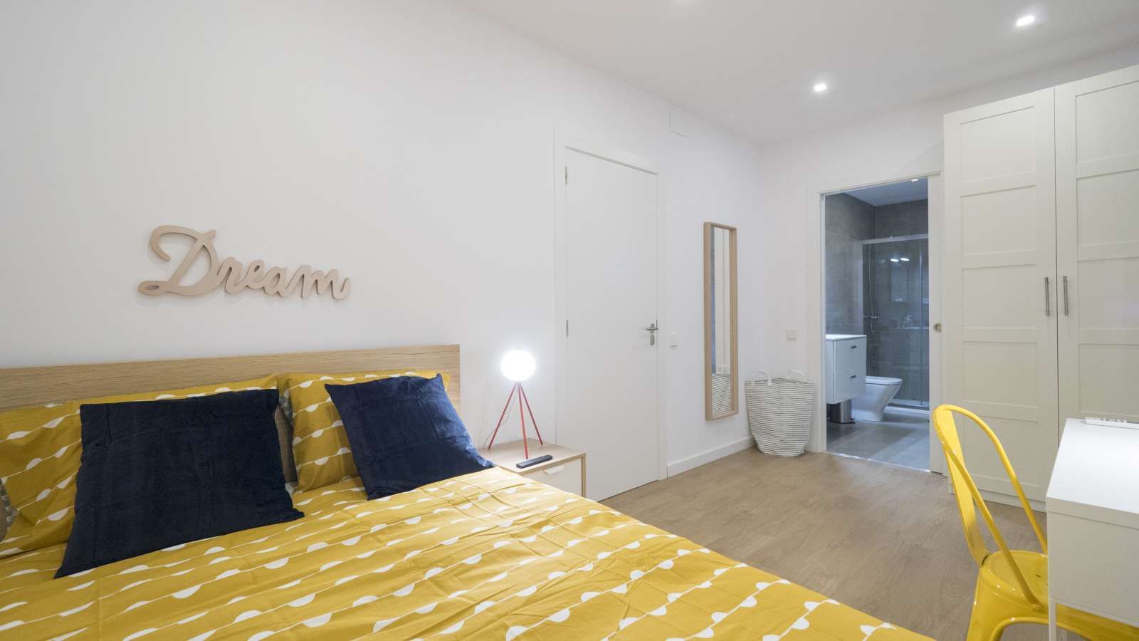Bedroom of Flat to share in L'Hospitalet de Llobregat  with Air Conditioner and Terrace