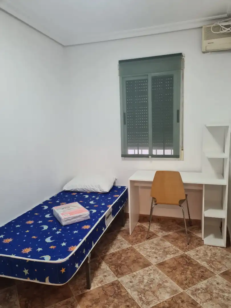 Habitación de Piso de alquiler en Córdoba con Aire acondicionado, Amueblado y Horno
