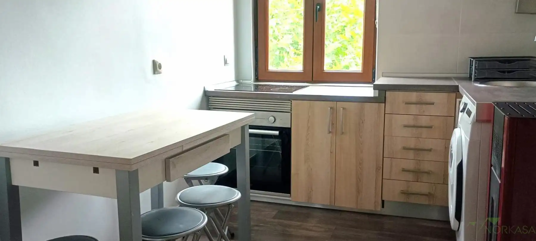 Cuina de Apartament en venda en Oviedo  amb Calefacció i Moblat