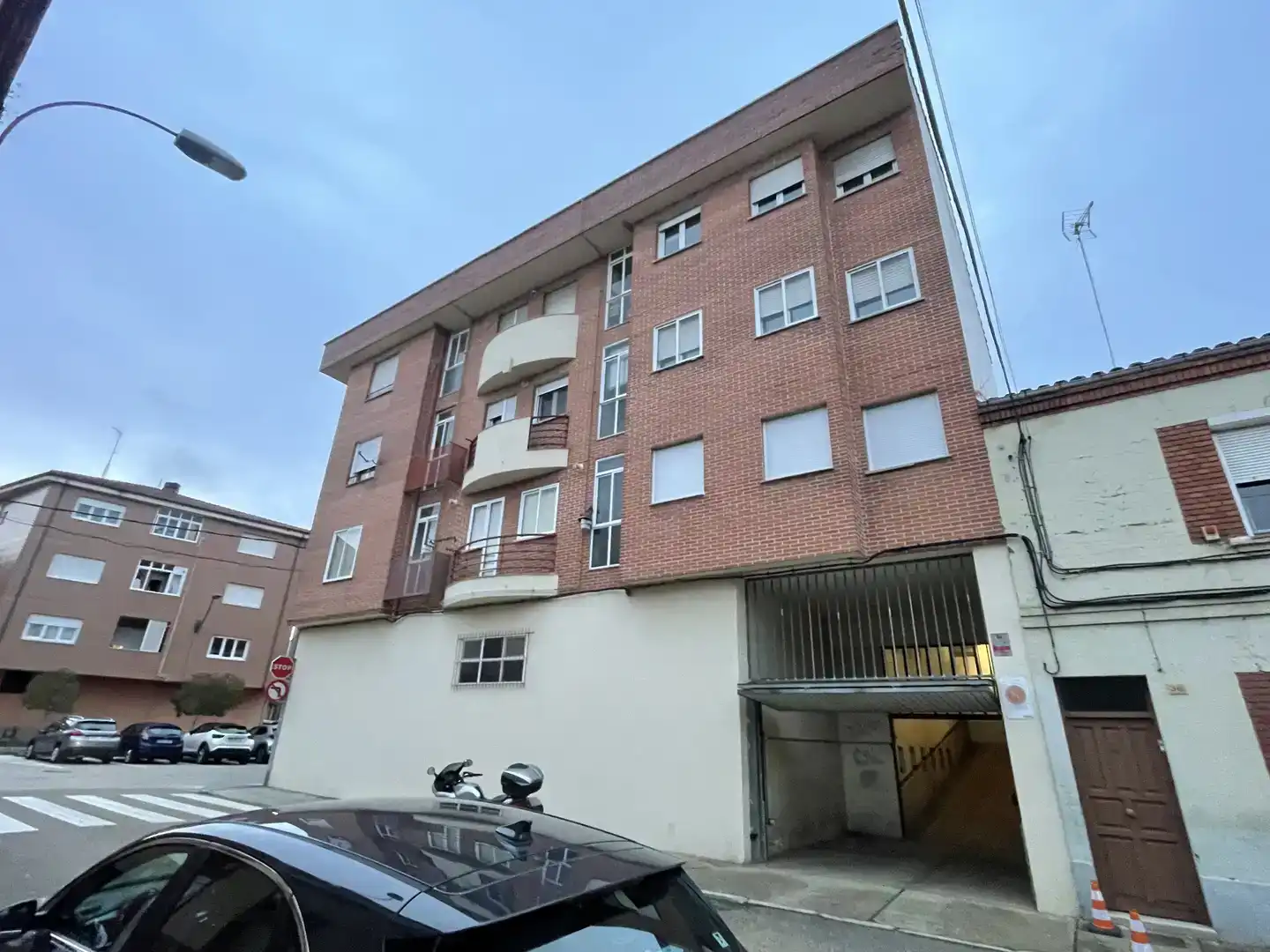 Vista exterior de Pis en venda en San Andrés del Rabanedo amb Jardí privat, Traster i Moblat