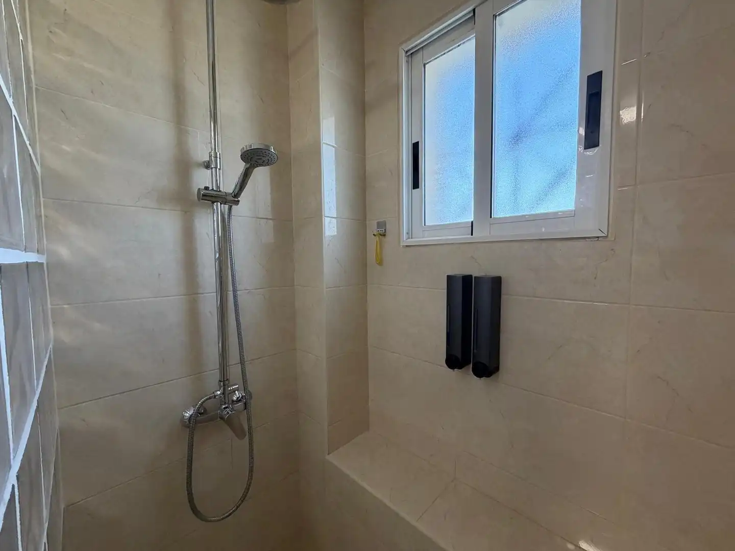 Baño de Casa adosada en venta en Torrevieja con Jardín privado, Terraza y Amueblado