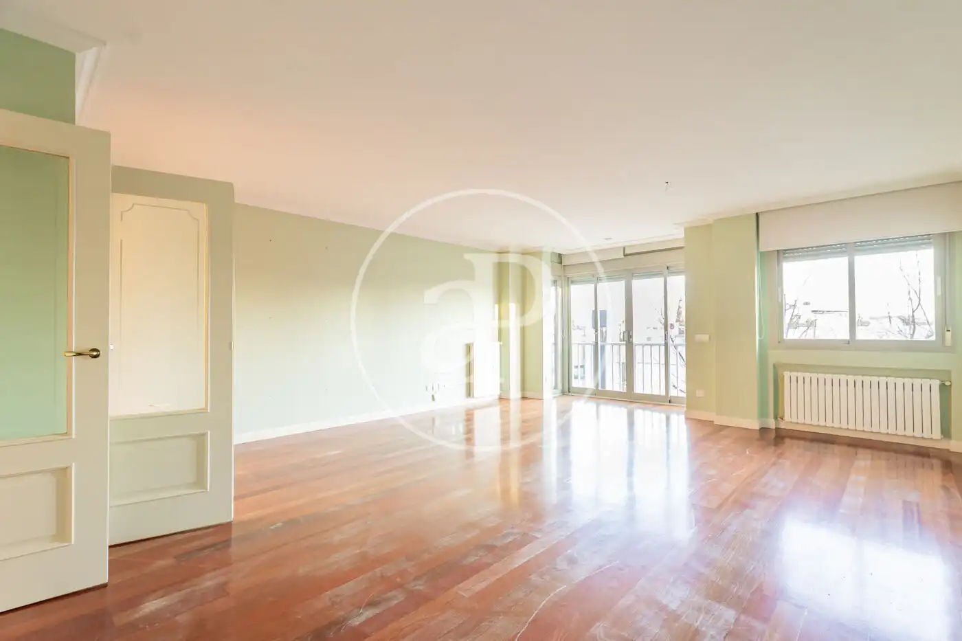 Sala de estar de Piso en venta en  Madrid Capital con Aire acondicionado, Calefacción y Jardín privado