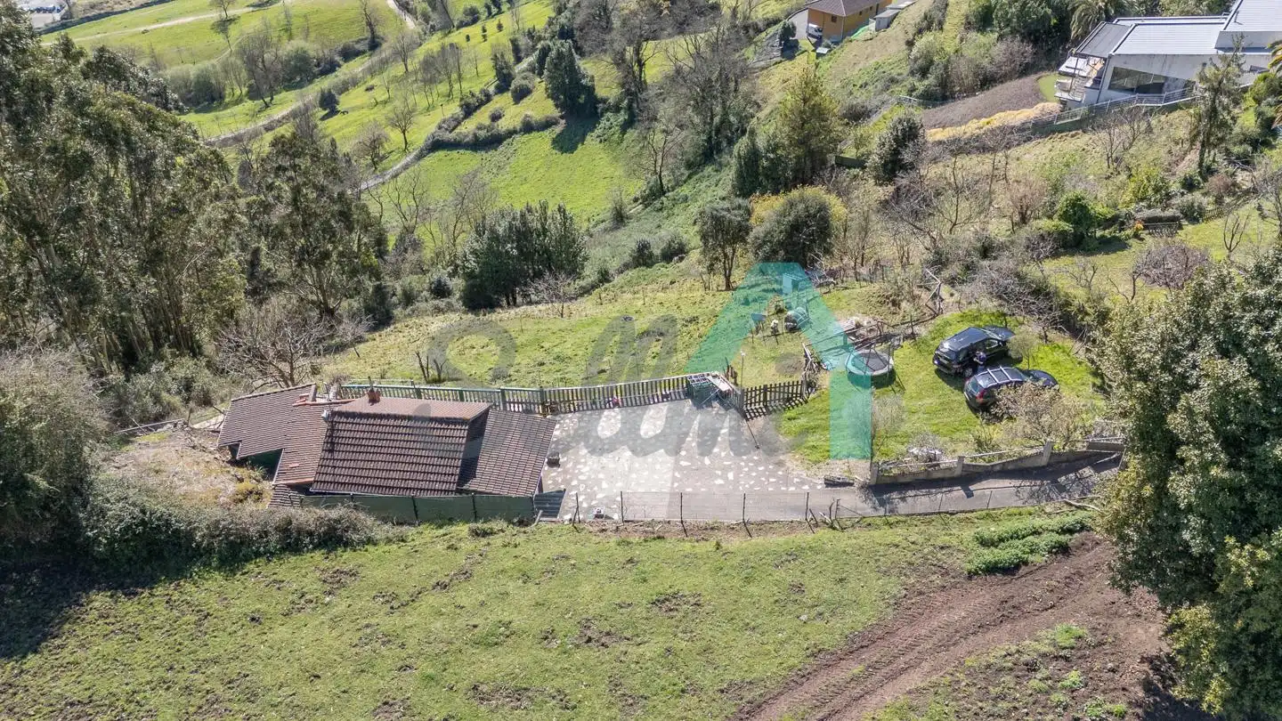 Casa o xalet en venda en Oviedo  amb Jardí privat, Terrassa i Traster