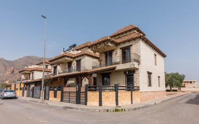 Vista exterior de Casa o xalet en venda en Callosa de Segura amb Aire condicionat, Terrassa i Balcó