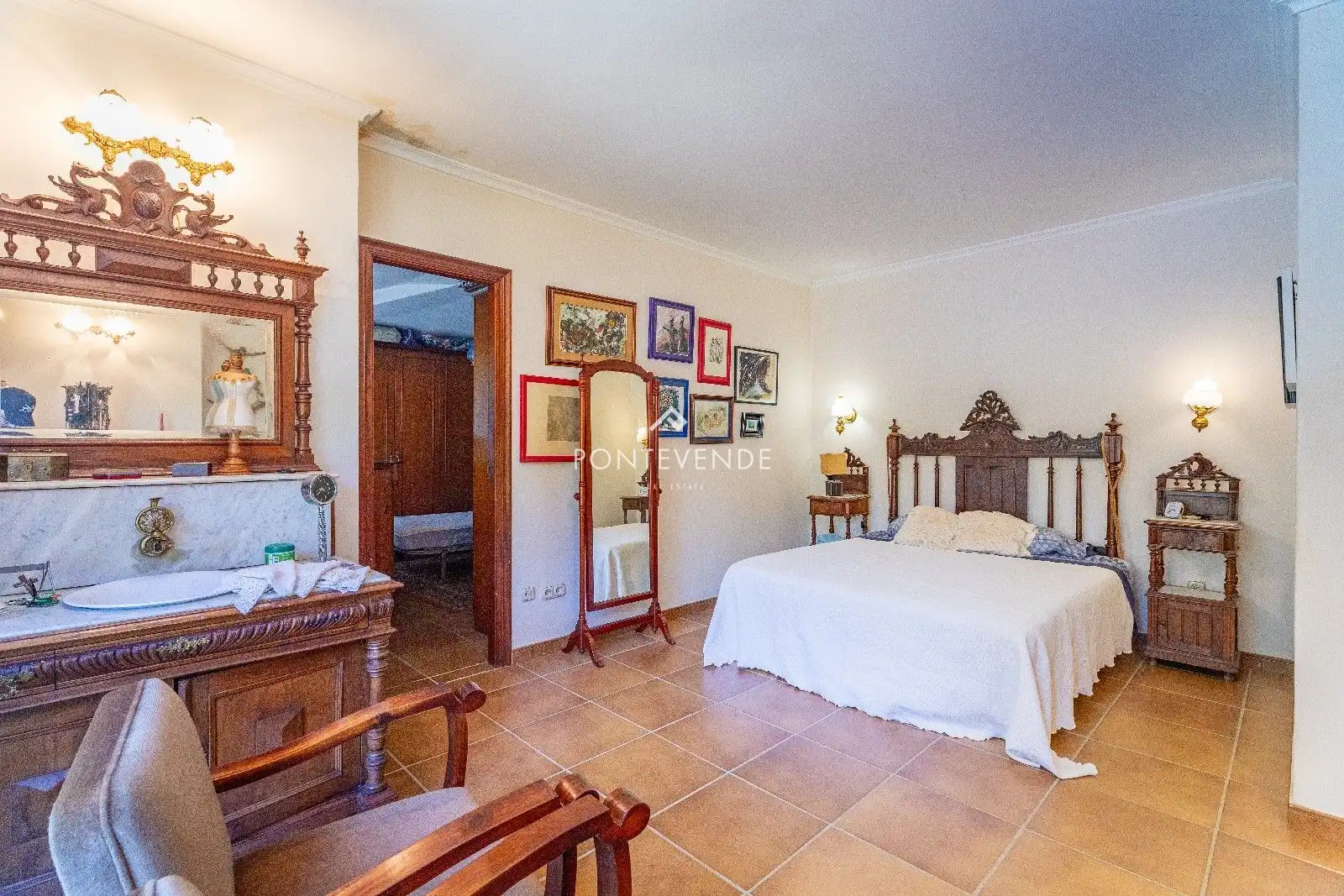 Dormitori de Casa o xalet en venda en Pontevedra Capital  amb Terrassa, Traster i Piscina