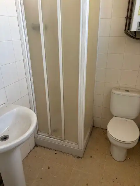 Baño de Local de alquiler en Mataró con Aire acondicionado y Calefacción