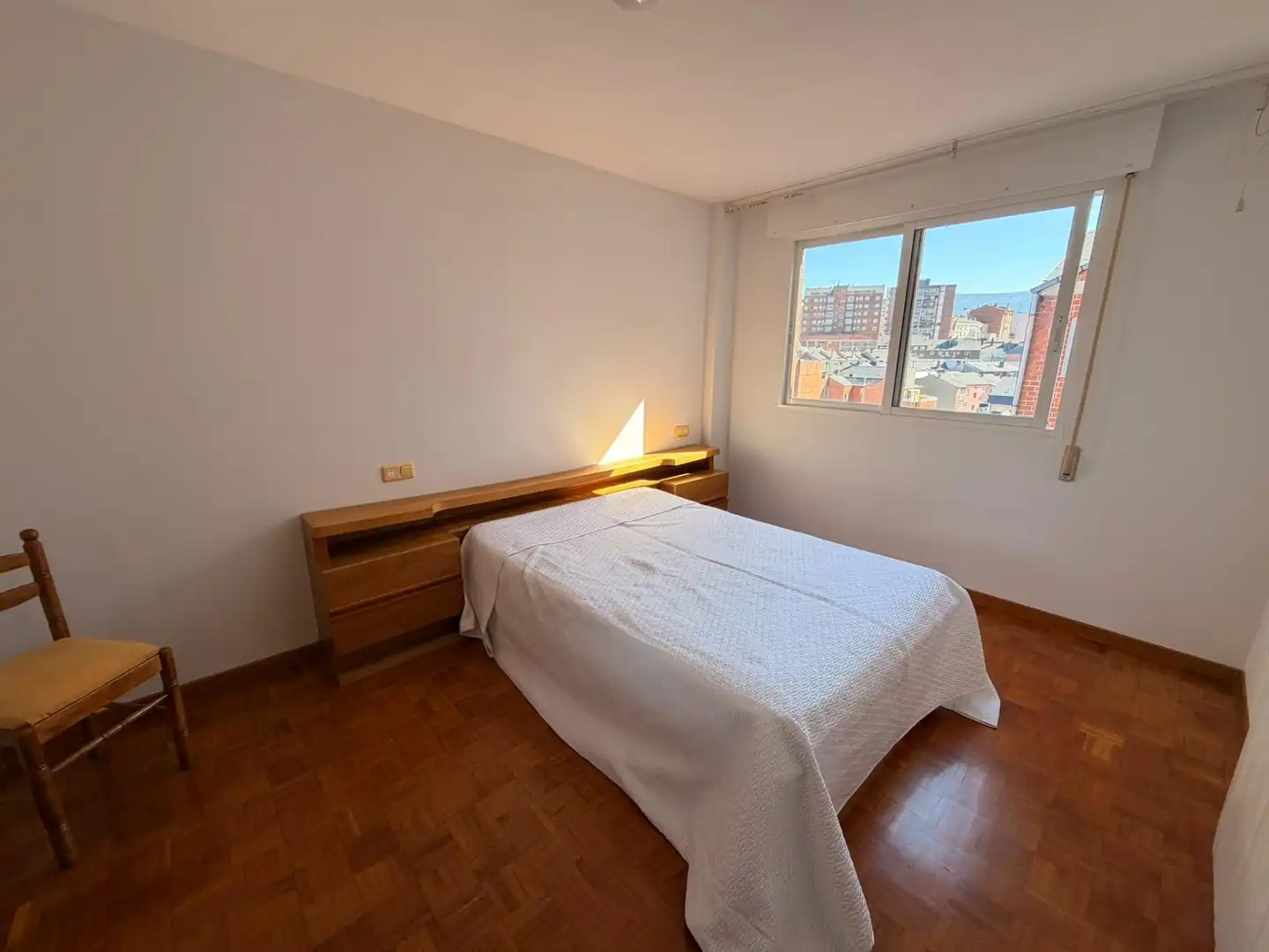 Schlafzimmer von Wohnungen zum Verkauf in Ponferrada mit Heizung und Abstellraum