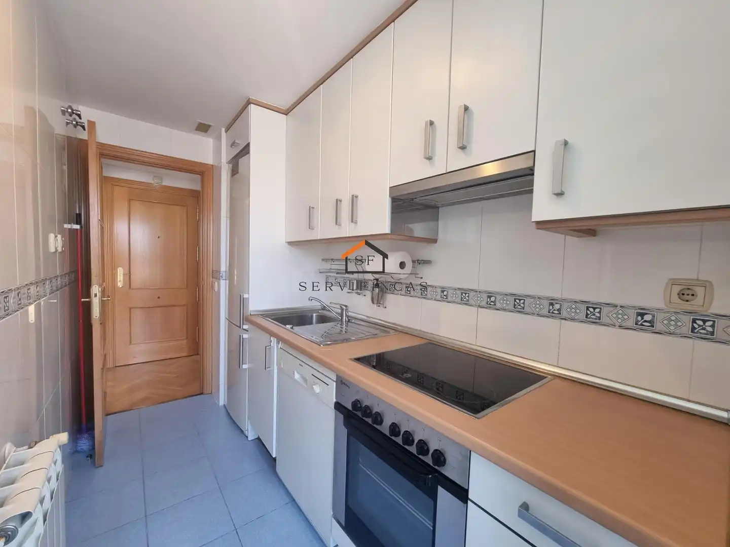 Kitchen of Flat for rent in Madrid  with Heating, Parquet flooring and Storage room