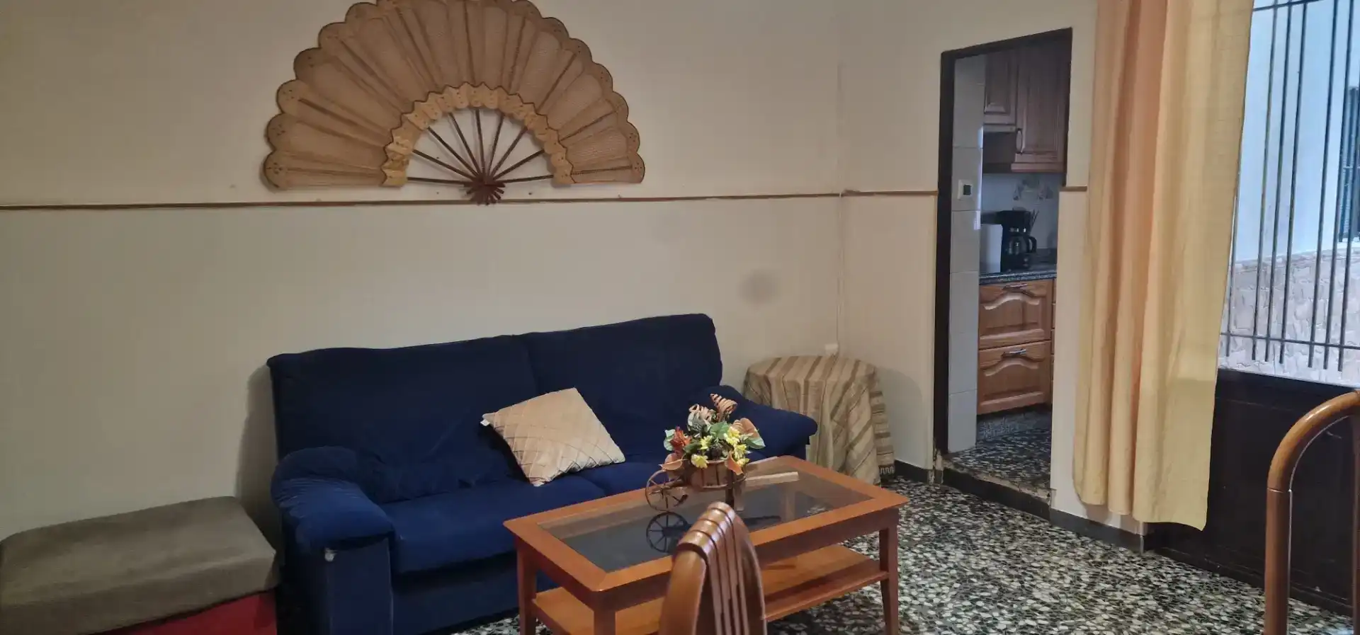 Sala d'estar de Casa adosada en venda en Herrera del Duque amb Aire condicionat, Traster i Moblat
