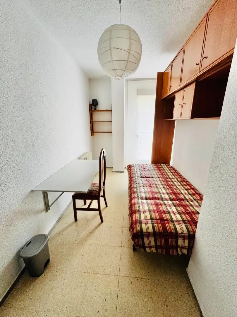 Habitación de Piso de alquiler en Granada con Calefacción, Terraza y Amueblado