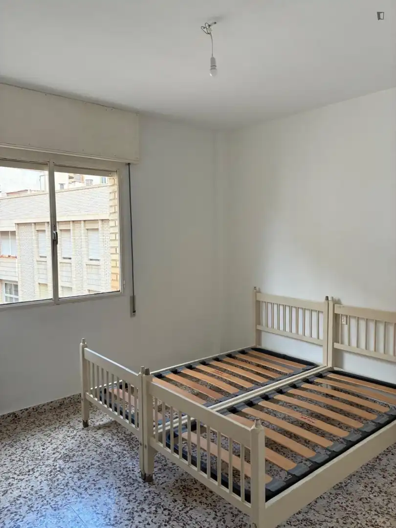 Dormitori de Apartament per a compartir en Murcia amb Moblat, Forn i Rentadora