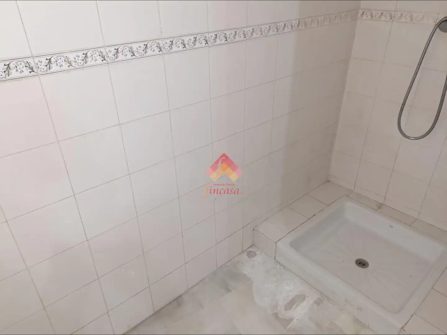 Bathroom of Commercial properties for rent in Ronda  with Air Conditioner