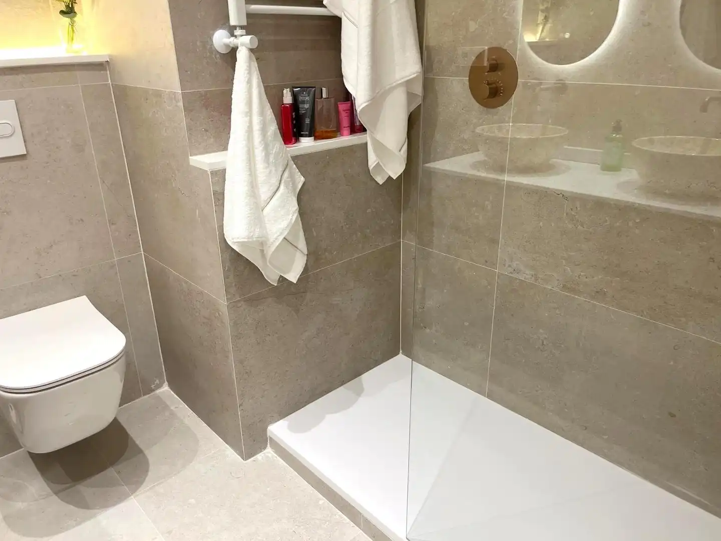 Bathroom of Flat for rent in Madrid  with Air Conditioner and Furnished