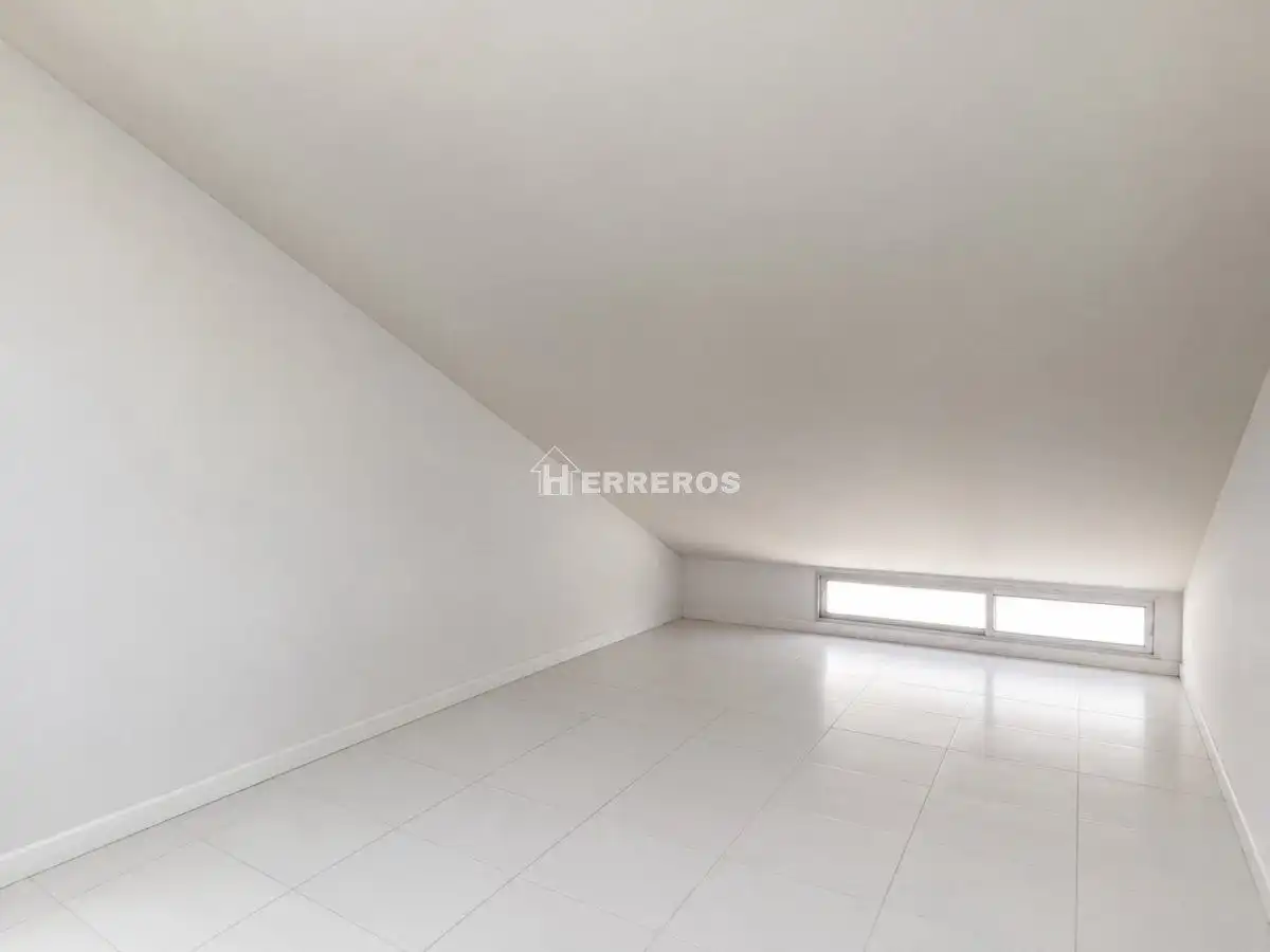 Dormitori de Pis en venda en  Logroño amb Calefacció, Parquet i Terrassa
