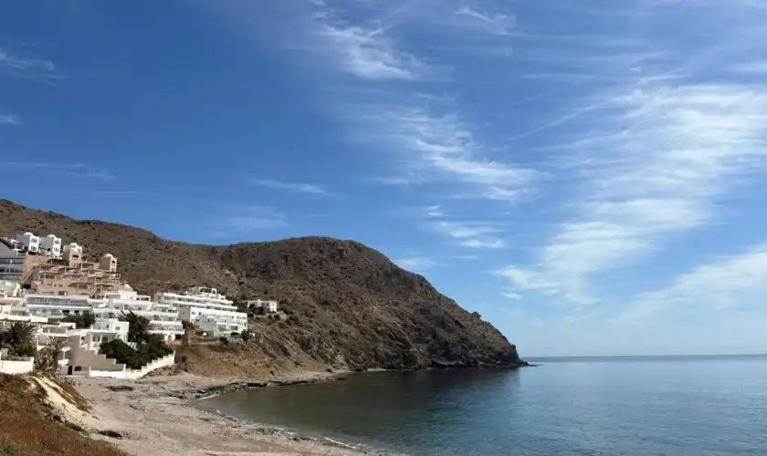 Außenansicht von Einfamilien-Reihenhaus zum Verkauf in Carboneras mit Klimaanlage, Terrasse und Abstellraum