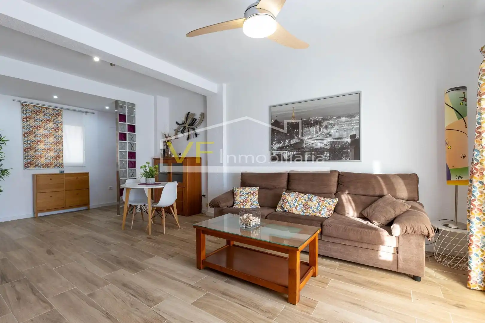 Sala d'estar de Apartament en venda en Torremolinos amb Jardí privat, Terrassa i Piscina comunitària
