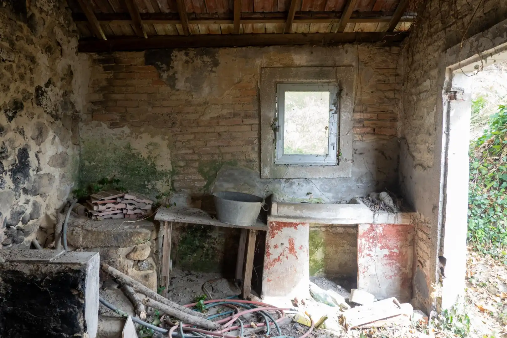 Cuina de Finca rústica en venda en Arbo amb Jardí privat