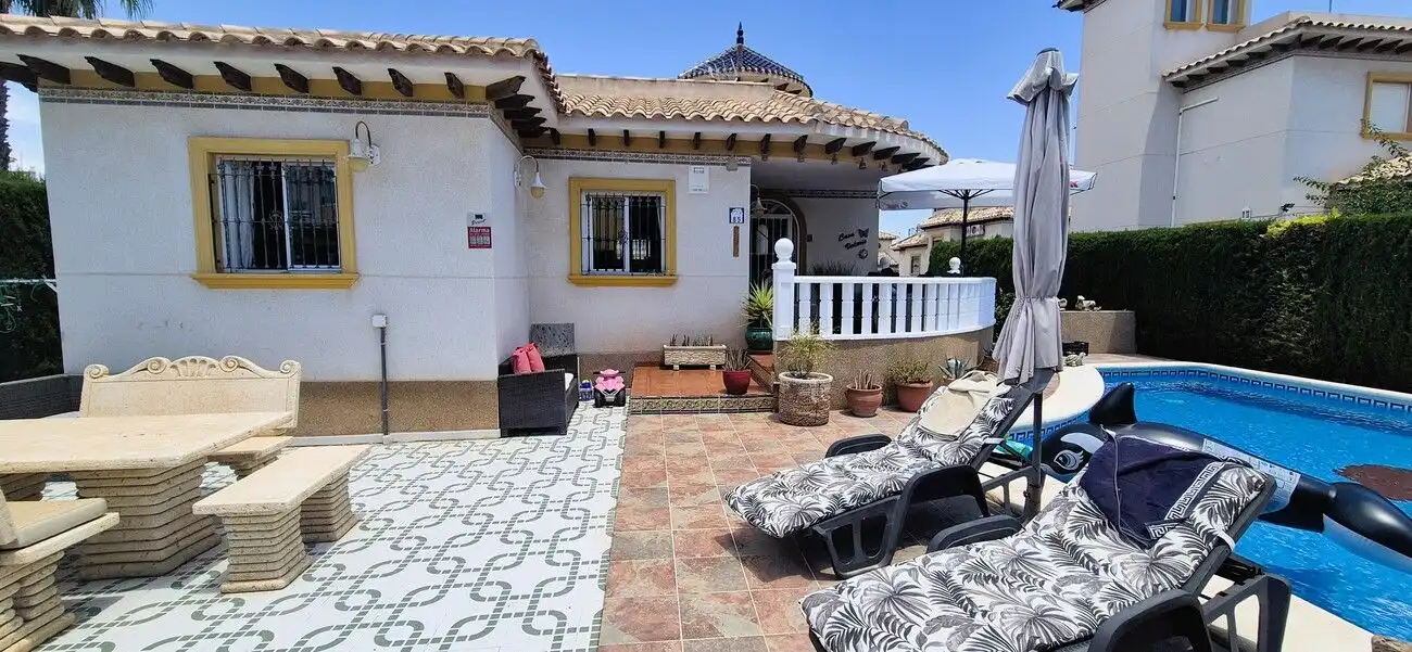Villa mit Pool zum Verkauf in Avenida de las Brisas, imagen 2