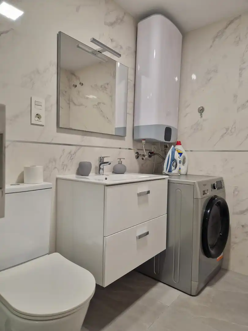 Bathroom of Ground floor for sale in Marbella  with Air Conditioner, Terrace and Swimming Pool