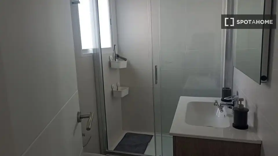Baño de Apartamento para compartir en Barbate con Aire acondicionado, Terraza y Amueblado