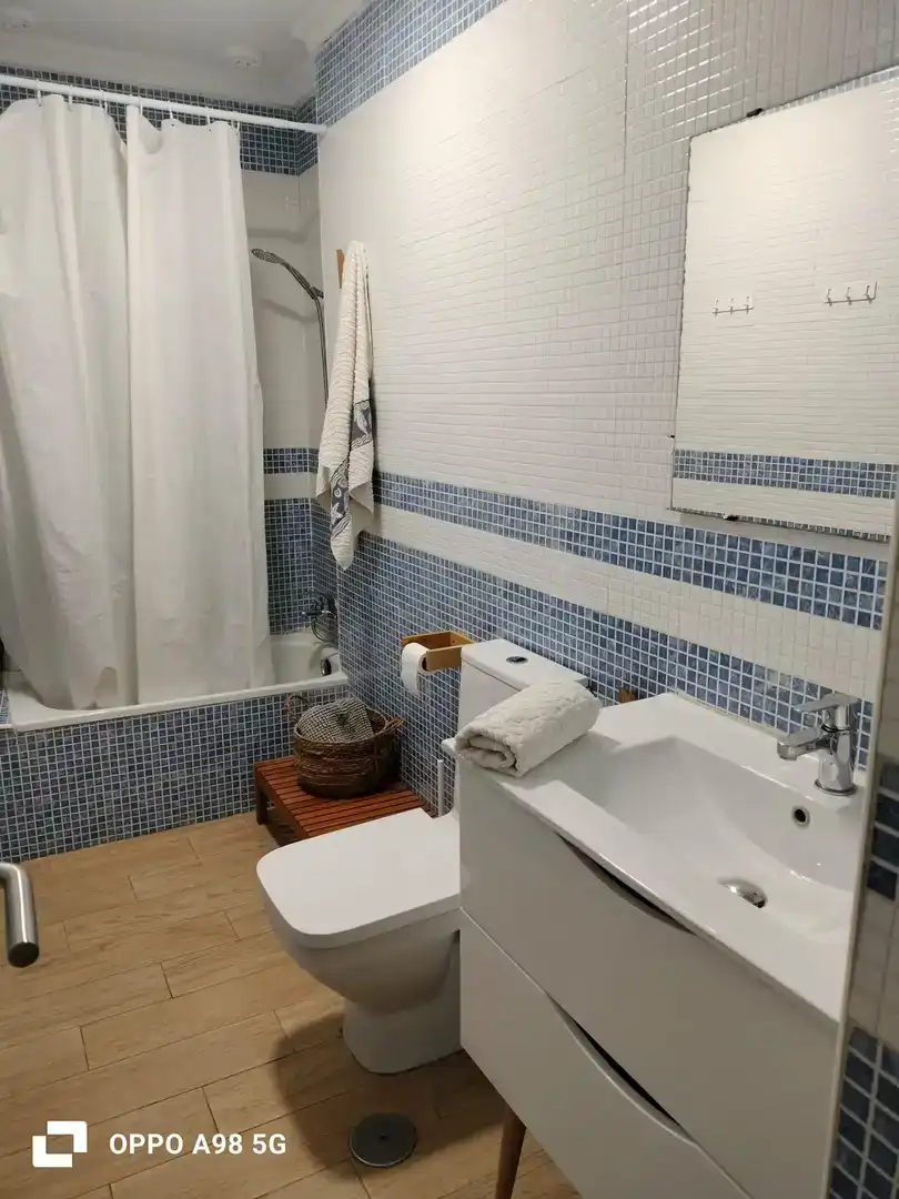 Baño de Piso de alquiler en Chipiona con Aire acondicionado, Trastero y Amueblado