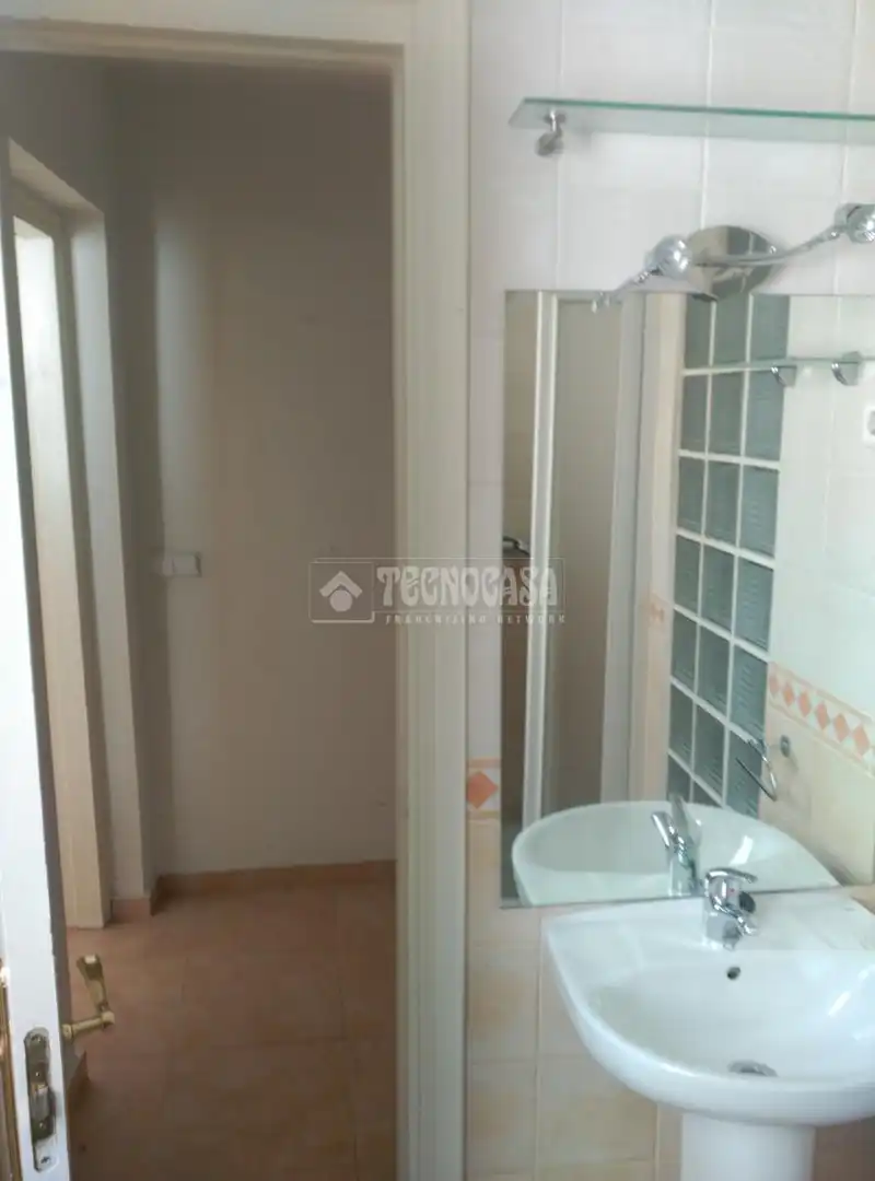 Bathroom of Flat for sale in Madrid